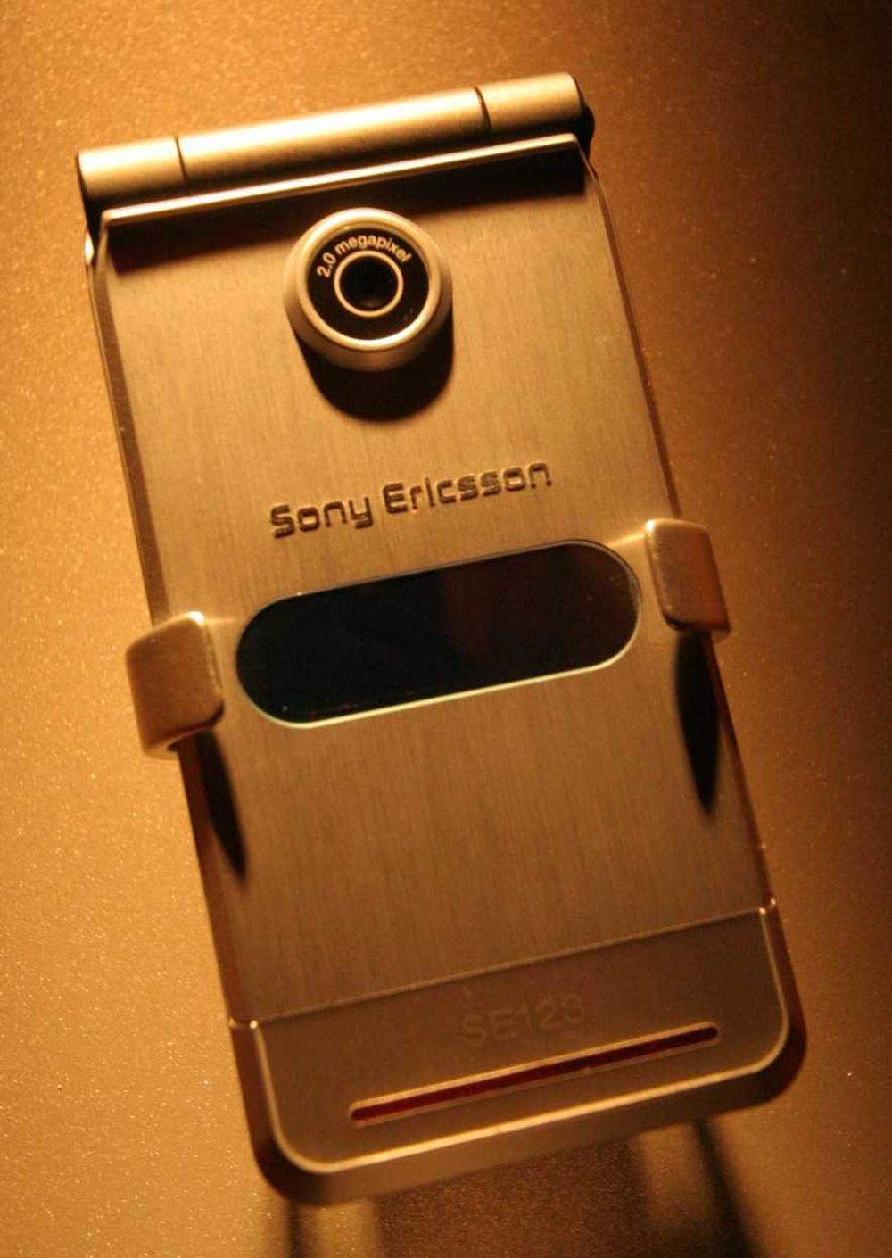 GJORT PÅ 1-2-3: Sony Ericssons nye SE123 er en snaisen mobil som mange ungdommer vil falle for.