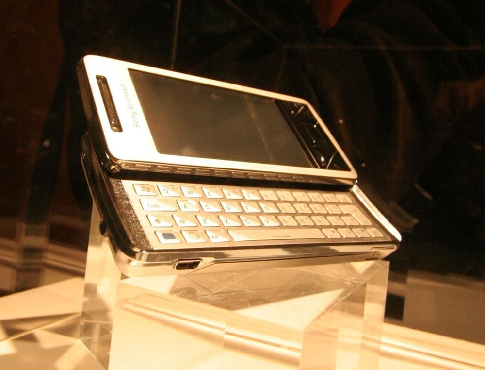 UTBRETTET: Xperia X1 fra Sony Ericsson har qwerty-tastatur akkurat som på PC-en din.