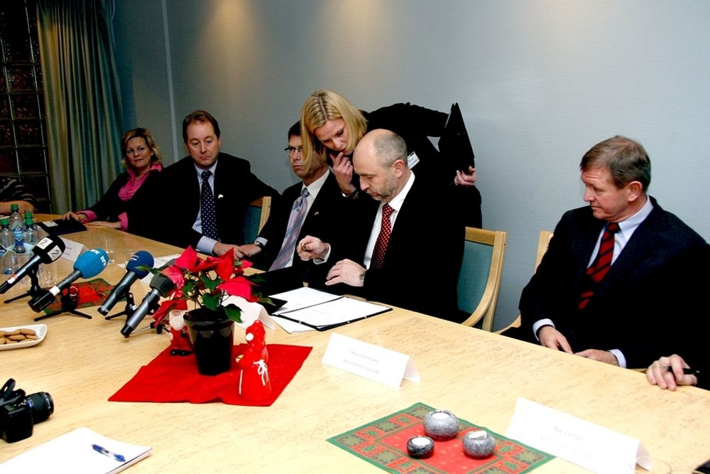 Fra venstre: Rikke Lind, statssekretær NHD, Kjell Inge Røkke, Leif Arne Langøy, ukjent sekretær, Dag Terje Andersen og Marcus Wallenberg