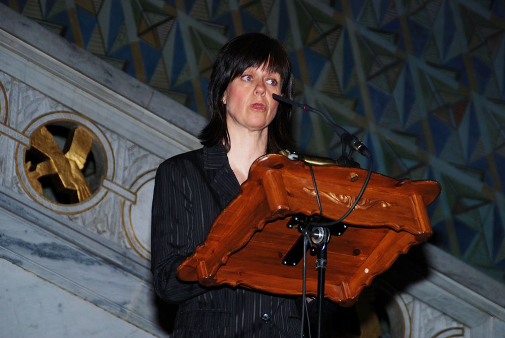ARRANGØR: Kommunikasjonssjef ved Norsk Romsenter, Marianne Moen, ledet ordet under foredraget om ekspedisjon STS-116 i Oslo Rådhus.