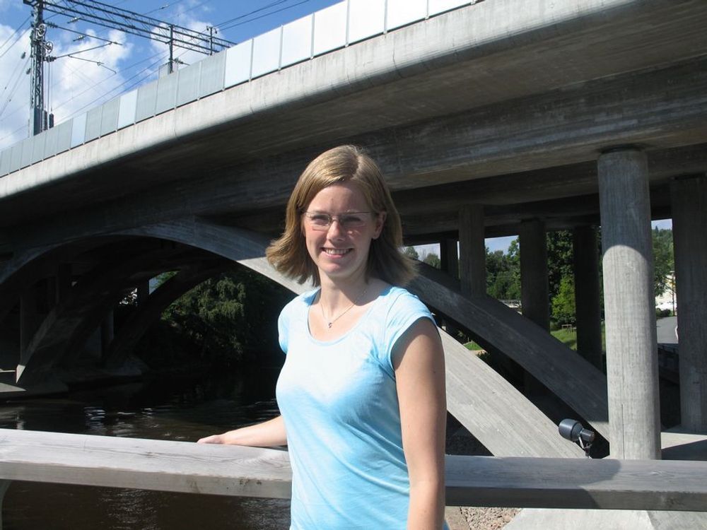 BROBYGGER: Marianne Folkestad Bjelland koser seg med broprosjektering i Norconsult. ¿ Det hender at jeg stopper opp og titter på broer i fritiden også, sier hun.