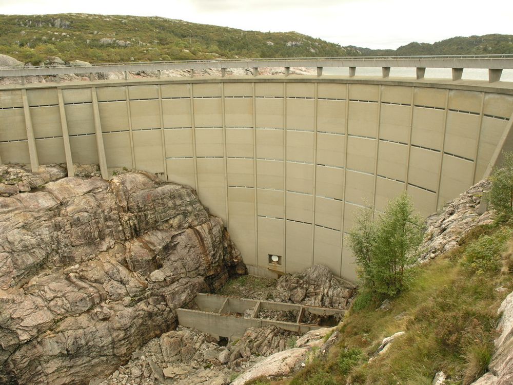 POLITIKK: Norge har fortsatt et stort vannkraftpotensial, men politikerne vil heller verne naturen. Siden 2003 har Stortinget sagt nei takk til 2,4 TWh fra mulige vannkraftprosjekter, deriblant Sauda, Øvre Otta og Vefsn. Bildet er fra demningen ved Kilen i Vest-Agder.