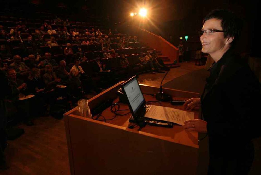 GLISSENT: IT-minister Heidi Grande Røys talte for halvfull sal under det som skulle være årets største konferanse for offentlig IT.