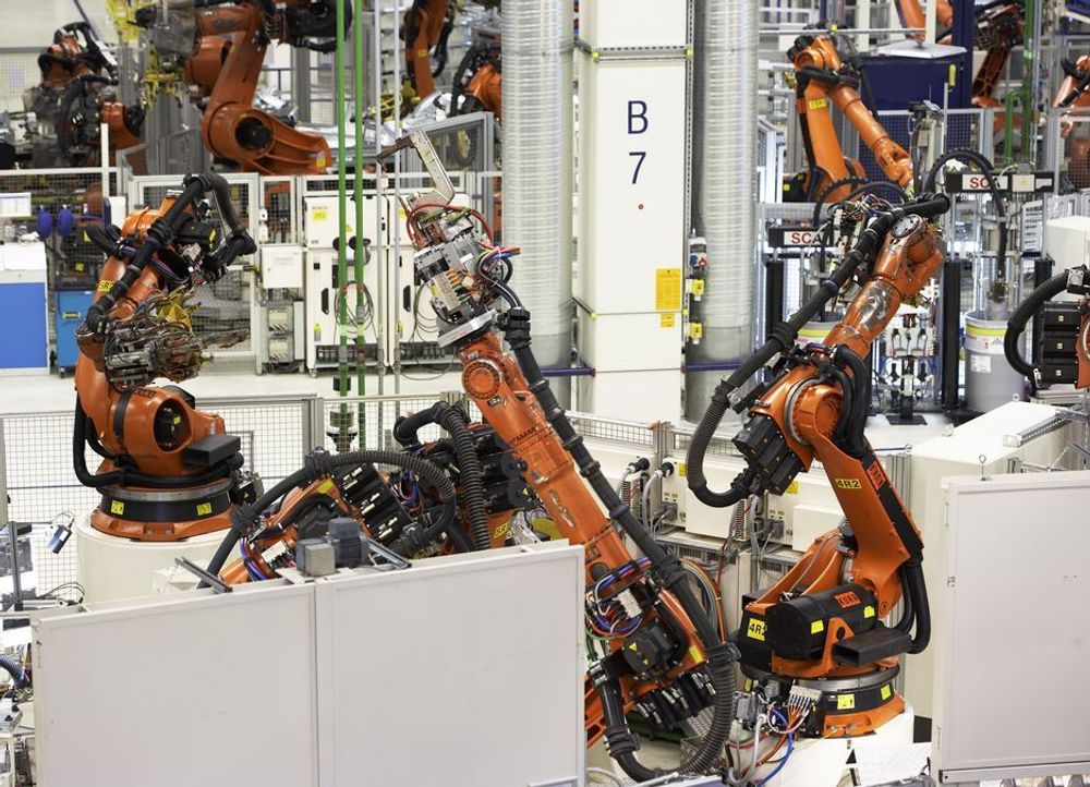 AUTOMASJON: BMWs nyeste fabrikk har 700 roboter som bidrar til 97 prosent automasjon i karosseriavdelingen.