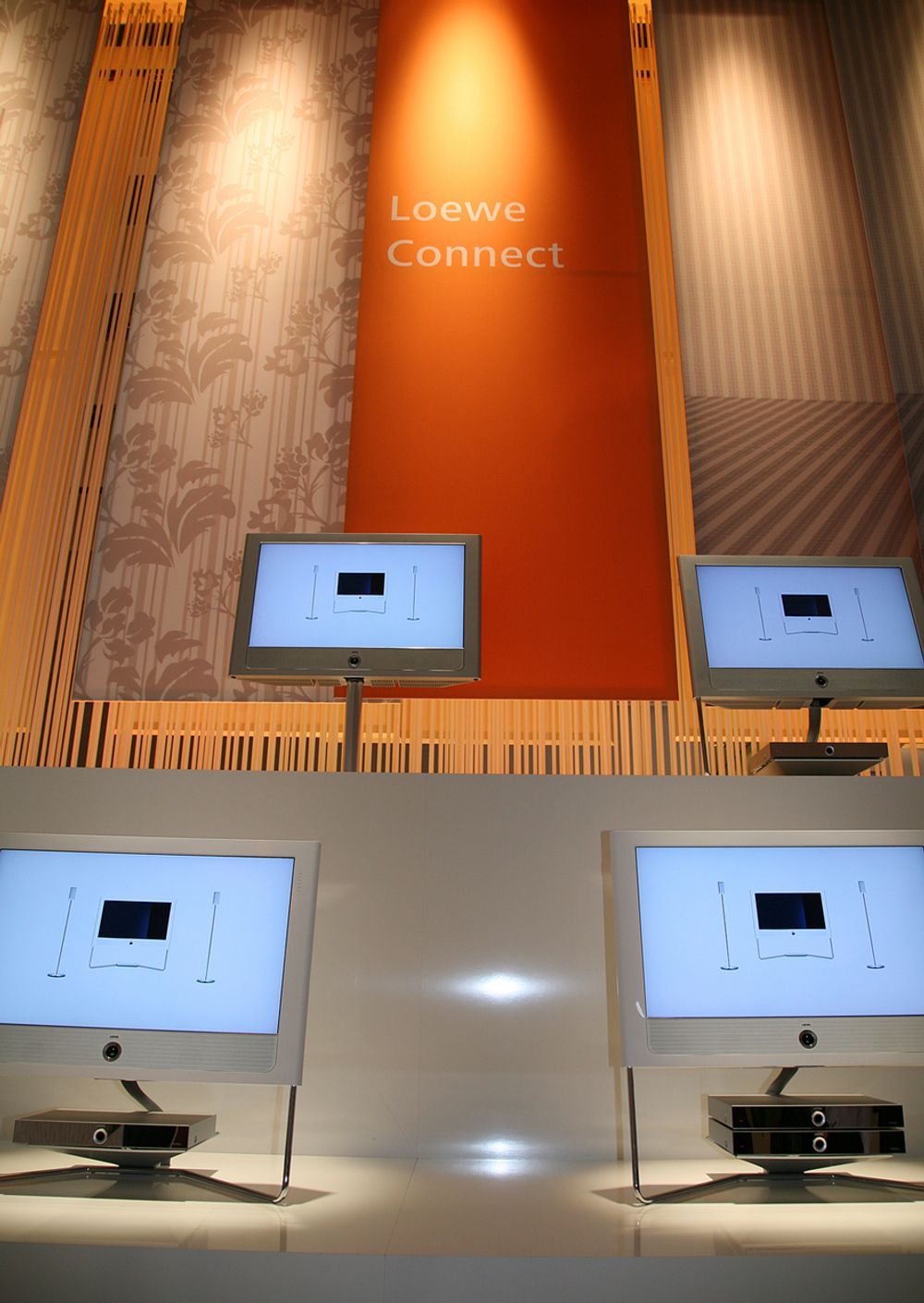 Loewe lanserte sitt nye Connect-system, som har innebygget trådløst wlan-kort og leveres med integrert mediacenter.