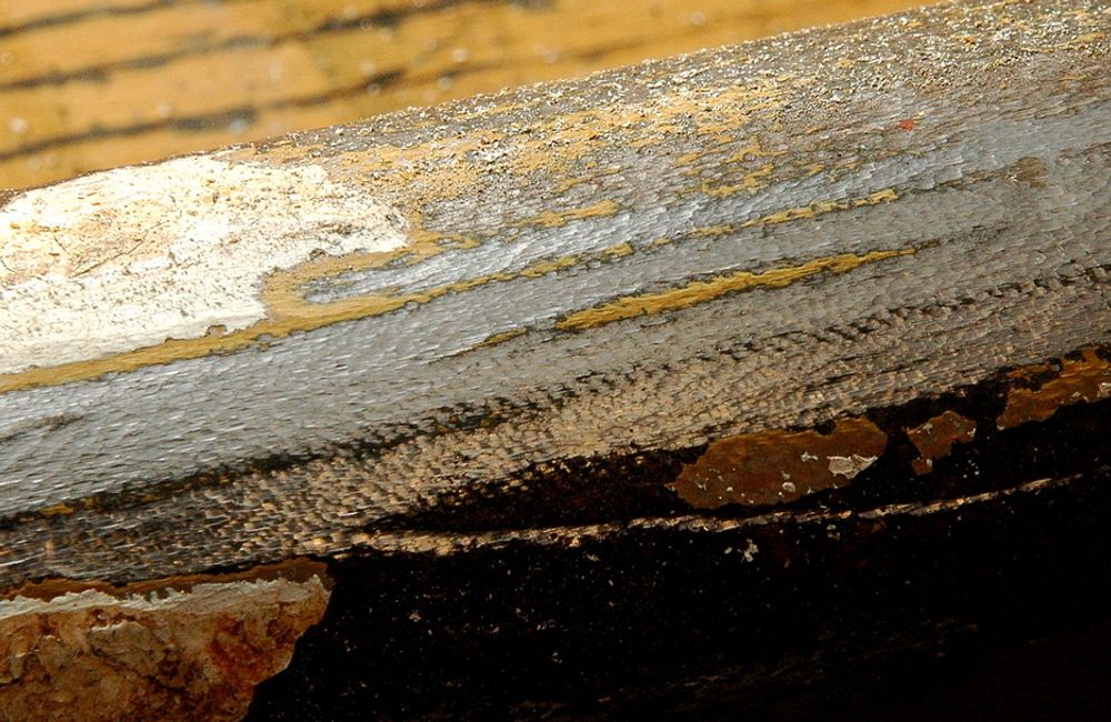 VEDHEFT: Overflater slip med Safety Toll Almets verktøy gir meget kraftig vedheft for ny maling. På toppes ses spon fra selve slipeverktøye