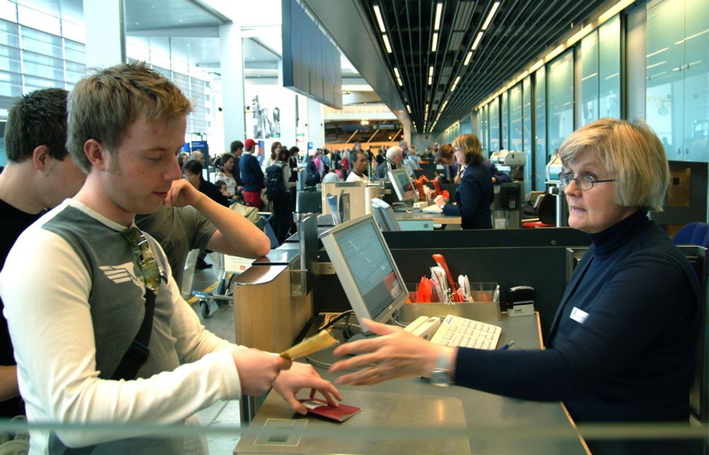 TERRORTILTAK: Som nok et tiltak mot terror, ønsker SAS at fingeravtrykkene til de som sjekker inn bagasje skal sjekkes - og kontrolleres på nytt når passasjerene går ombord i flyet.