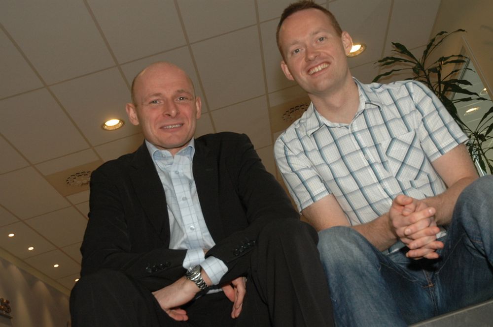 TO OPTIMISTER: Disse to karene, Geir Førre (t.v.) og Øyvind Janbu, har dratt i gang selskapet Energy Micro AS. - Kom igjen om 10 år, da er vi 300 ansatte, sier de.