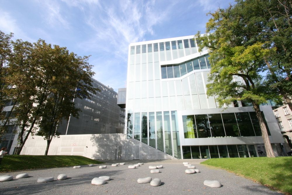 Nederlands ambassade. Alle ambassader i Tyskland er nye, ettersom hovedstaden flyttet fra Bonn til Berlin etter murens fall.