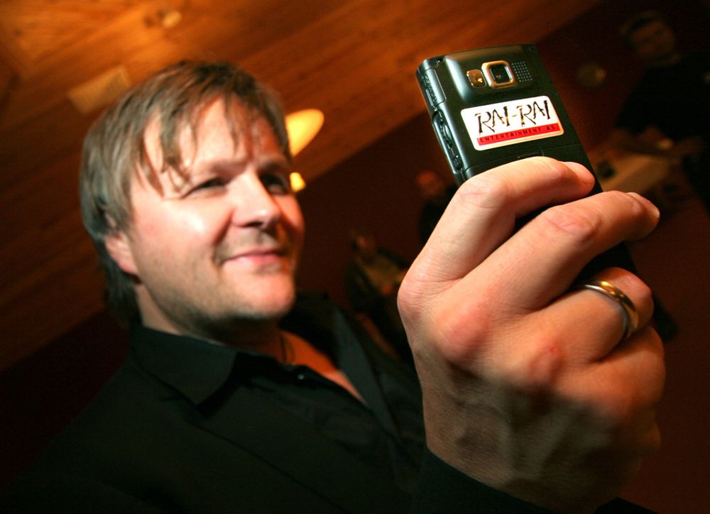 Bård Jørgen iversen, Tangentinstrumenter og manager i DDE.