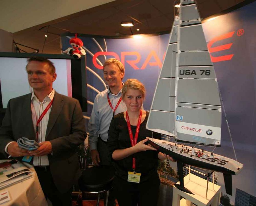 BÅT PÅ LAND: Under årets IT-ting kunne deltagerne vinne en båt - i modellstørrelse - fra Oracle.