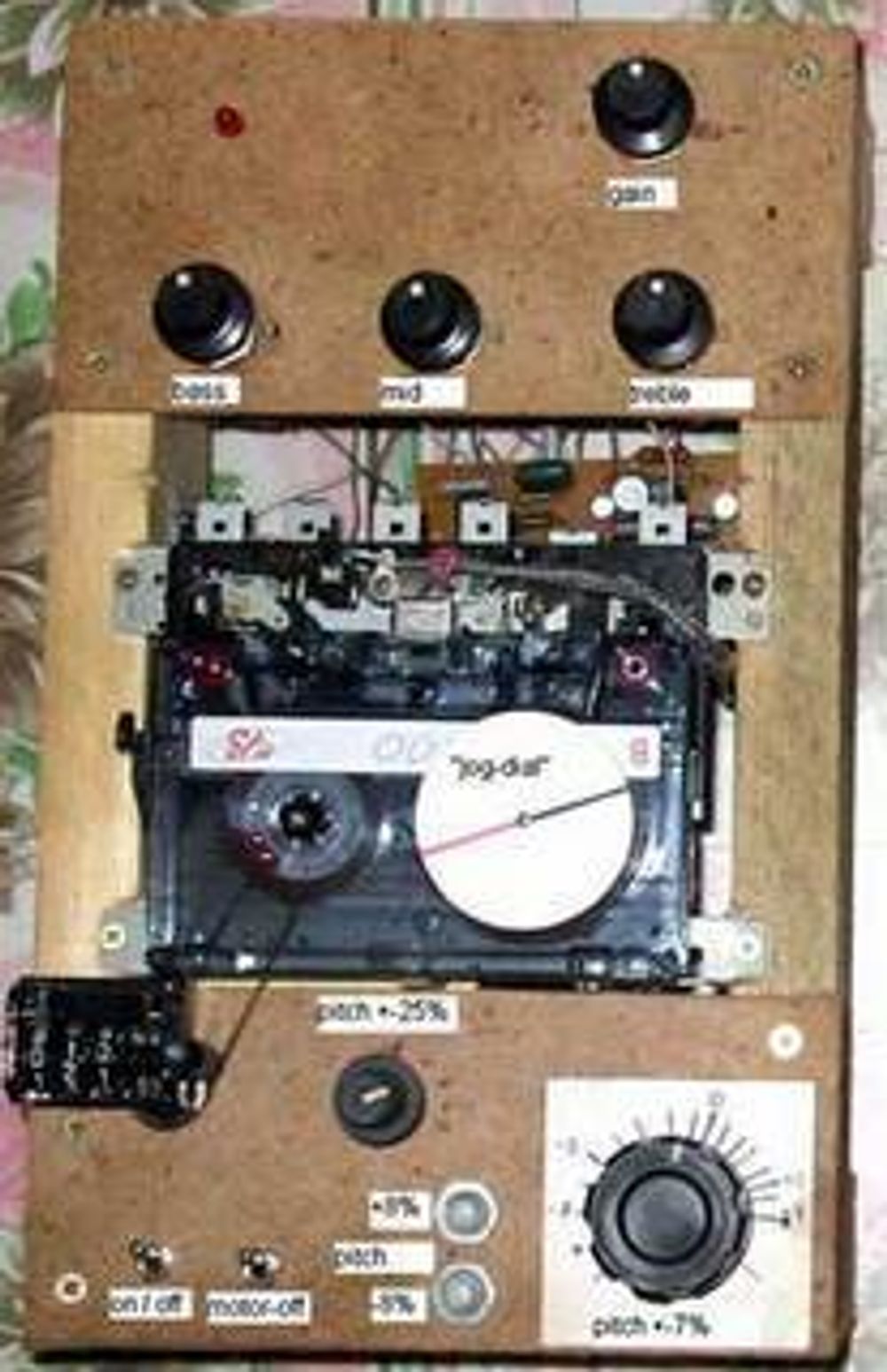 NOSTALGI: Mannen bak kassettmiksepulten får ære og berømmelse for sin nostalgiske oppfinnelse. Foto: http://soundresearch.narod.ru
