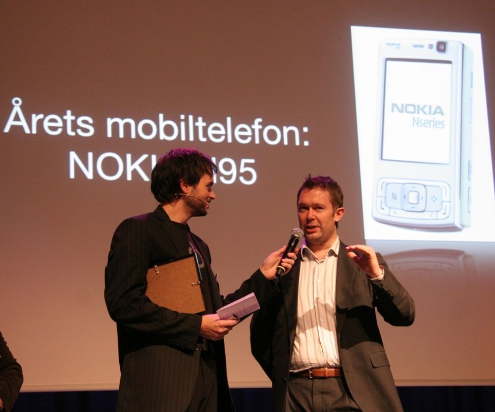 Årets mobiletelefon; Nokia tok en storeslem med sin N95-nalle. det er mye lettere å si hva denne telefonenen IKKE har enn hva den har av fine funksjoner.