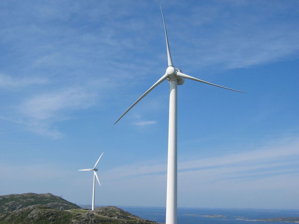 TURBINER I VEIEN GIR NYTT MARKED: Merking av vindturbiner er et nytt og meget aktuelt område for Ocas.