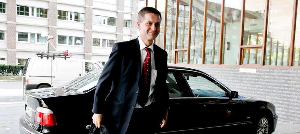 Miljø- og utviklingsminister Erik Solheim skal i dag lansere den nye el-bilen Think City.