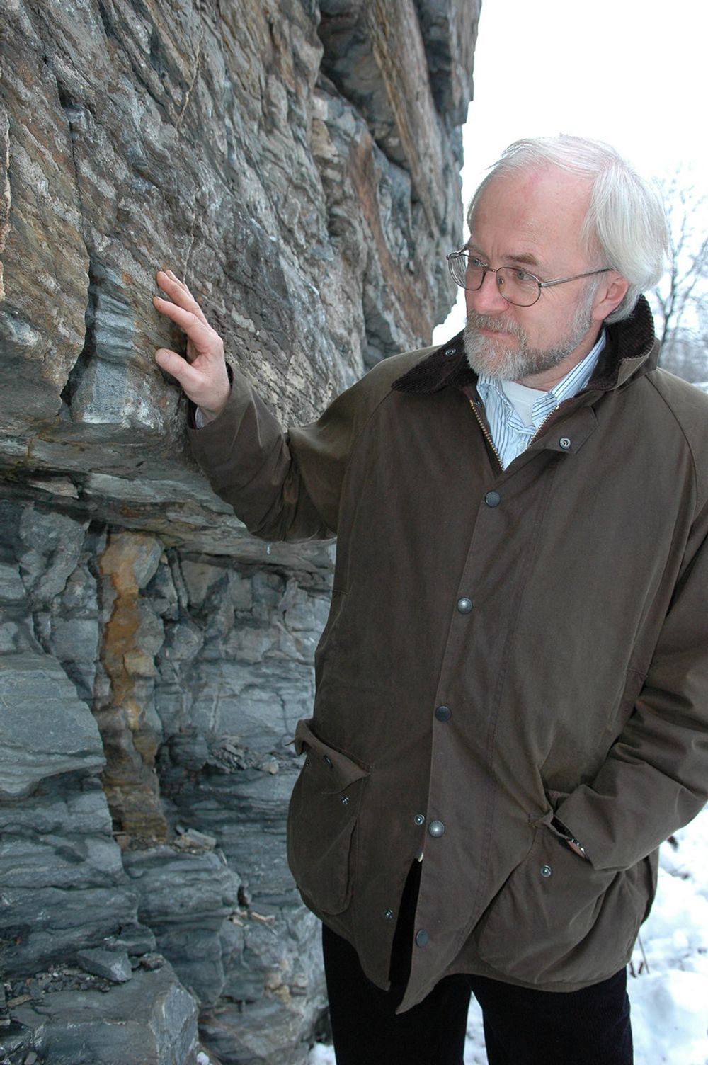 GEOLOGISKE STRUKTURER: Geolog Svein Eggen i Gassnova søker etter egnet sted på land for å finne geologiske strukturer sm kan egne seg som laboratorium for CO2-lagring.