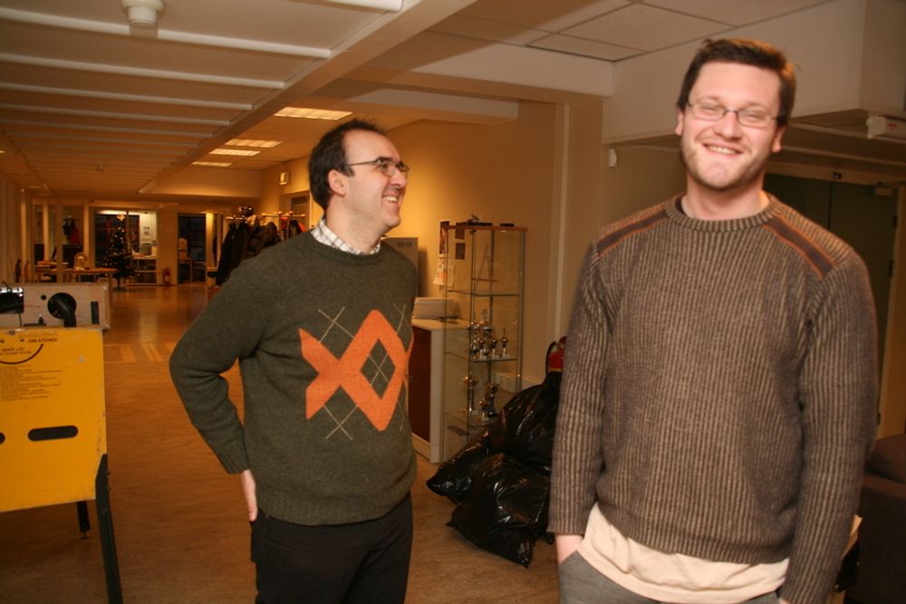 LYS UTSIKT I 2007: Mario Blazevic (fra venstre) og Borgar Ljosland i Arm Norway synes 2007 ser ekstremt lys ut. I fjor ble de rike ved å selge Falanx til Arm, i år skal de øke antallet ansatte fra 36 til over 50.