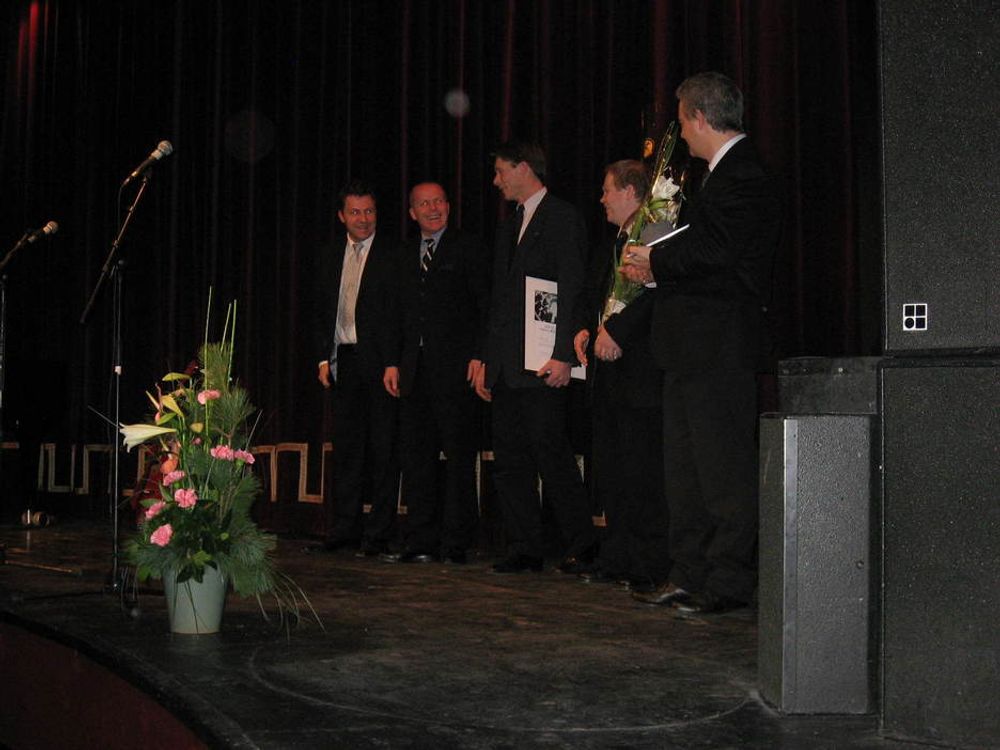Årets ingeniørbragd 2006 ble tildelt Ocas as i Samfundet i Trondheim onsdag kveld. Tradisjonen tro skjedde det under Tekna og NTNUs  festmiddag i forbindelse med Kursdagene 2007. Fra venstre:Jan Roar Pleym, Morten Mørk, Rolf Bakken,Sigurd Pleym og Knut Vangen.