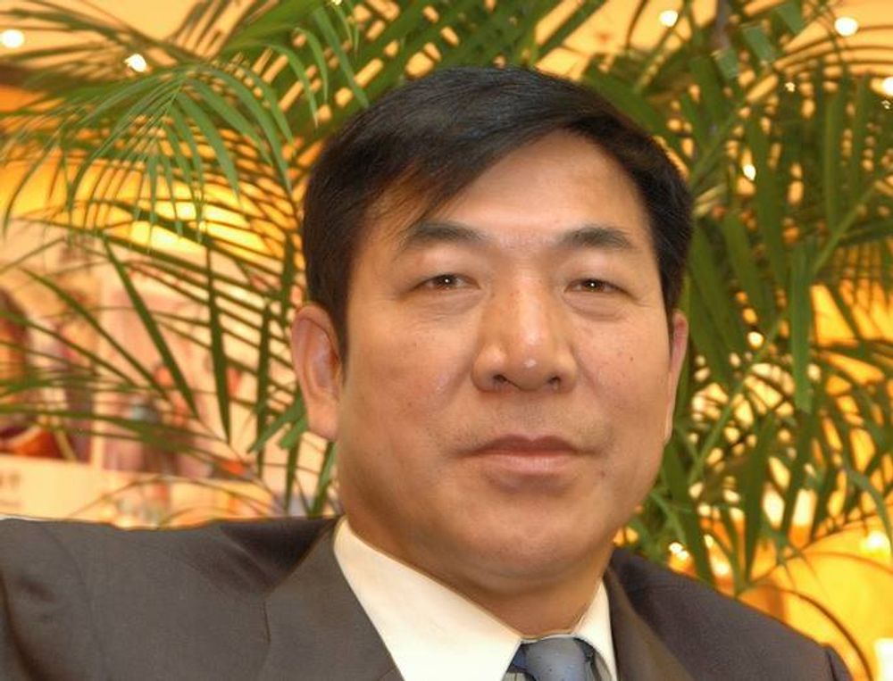 VELKOMMEN: Wang Yongyin, visepresident i den kinesiske sammenslutningen for rådgivende ingeniører ønsker norske ingeniørmiljøer velkommen til samarbeid.