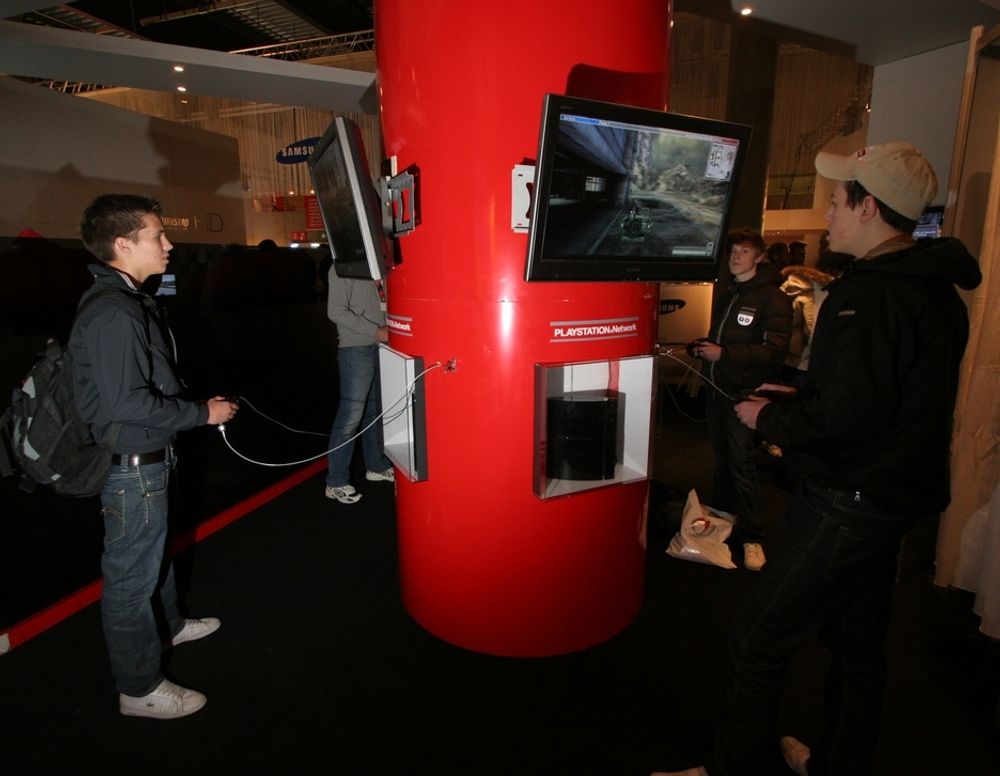 Spiller mot hverandre med den siste utgaven av Playstation 3.