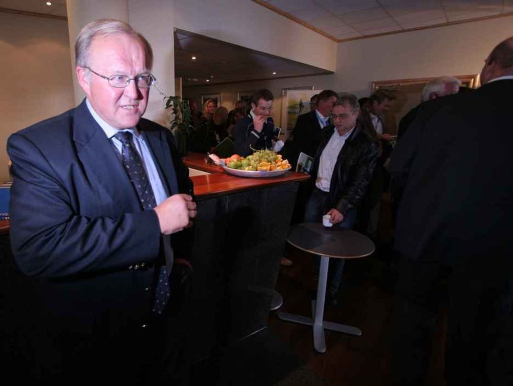 FULL FART: - Selv om jeg ikke lenger er statsminister, så har jeg ikke satt ned tempoet, sa Göran Persson smilende, mens han hastet ut av konferansesalen i Tønsberg under IT-tinget.