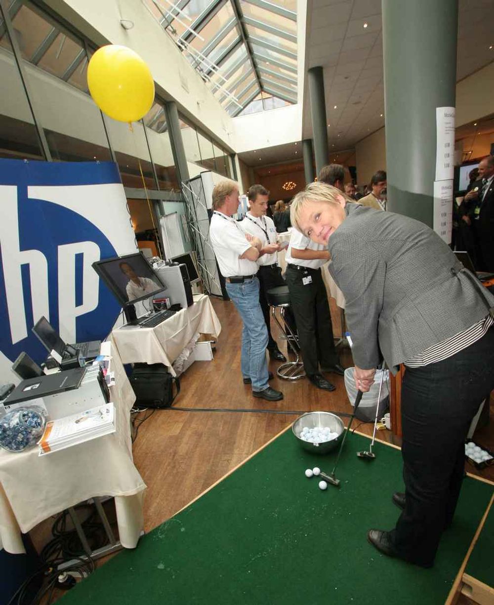 TURNERING: Golf er blitt en fast del av en hver IT-utstilling. Her fra HPs stand på IT-tinget.