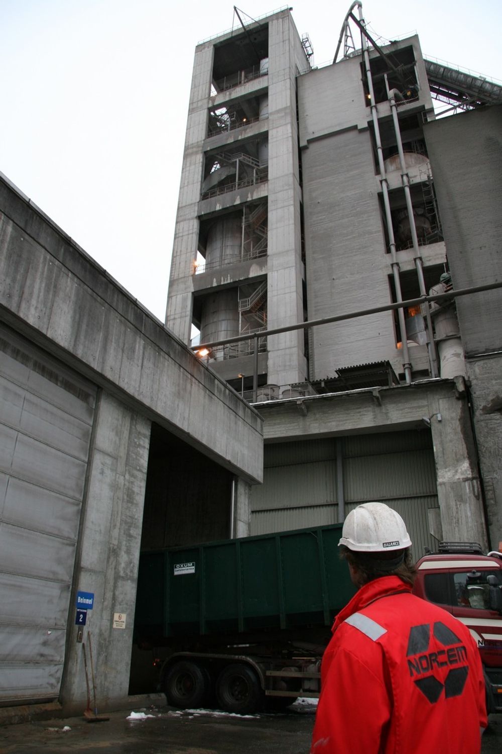 AVFALL: Det leveres 110 000 tonn avfall årlig til Norcems fabrikk i Brevik