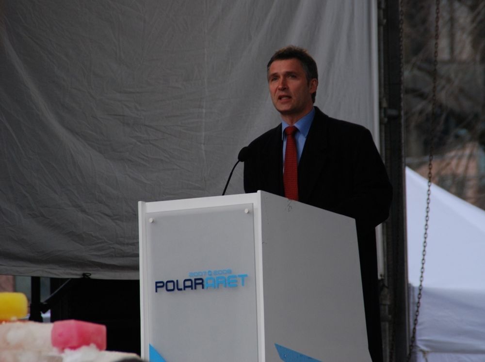 Statsminister Jens Stoltenberg ønsker at kunnskapen om Polaråret skal nå ut til barnehagebarn såvel som til universitetene.