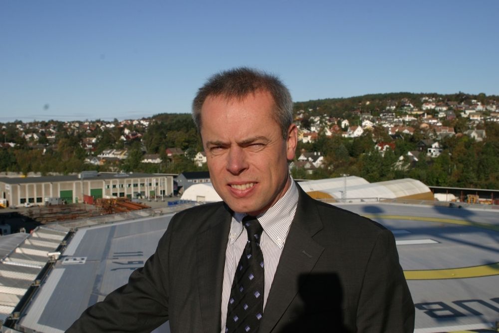 FORNØYD: Direktør i Aker Marine Contractors, Torgeir Ramstad, konstanterer at Boa Sub C er et flott og gedigent fartøy. Her er han på helikopterdekket.
