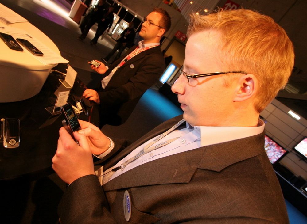 Tommy Jensen fra Samsung kunne stolt vise fram deres nye mobiltelefoner under Electroworld.