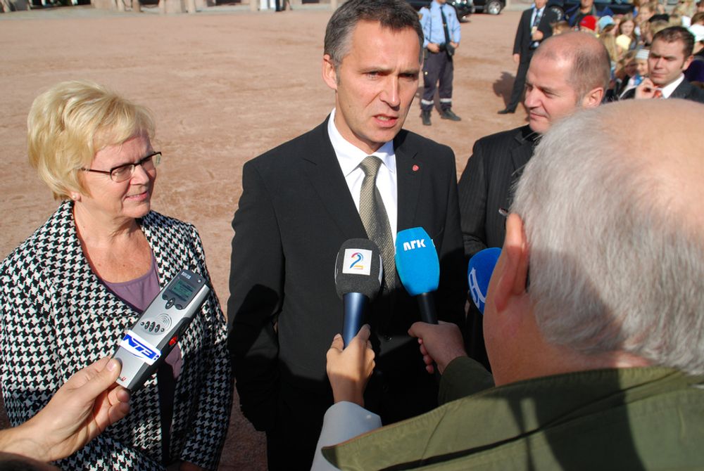 FORNØYD: Jens Stoltenberg er glad Enoksen fortsatte til valget var over og budsjettet klart, og mener Meltveit Kleppa vil bli en flott kommunalminister.