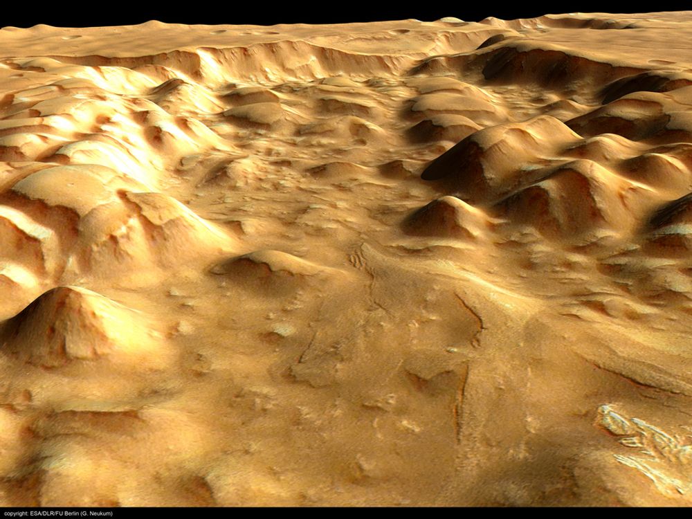 KUPERT: Mars Express har tatt mange spektakulære bilder av Mars' overflate. Lurer du på hvor dette bildet er tatt? I nord-østlig retning cirka 3º sør og 335º øst.