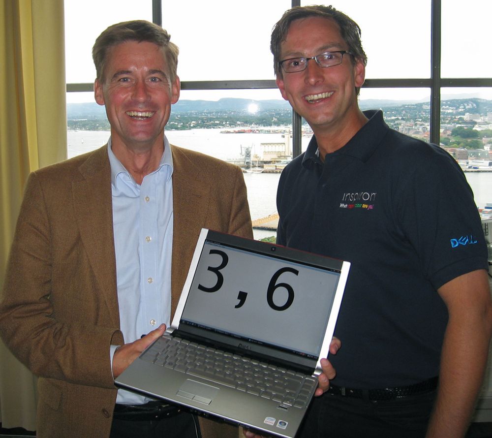SJEFER PÅ NETT: August Baumann i NetCom og Michael Jacobs i Dell med en av de nye PC-ene som har innebygget SIM-kort.