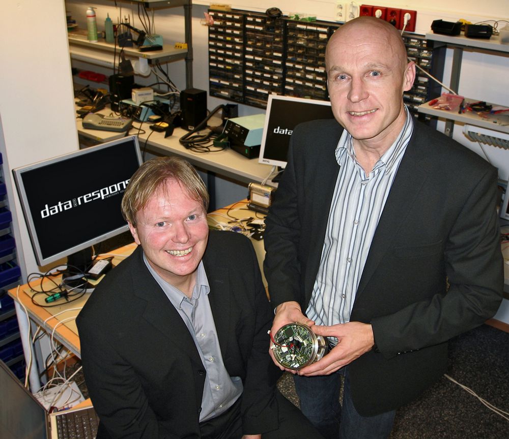 GLADE INNBYGGERE:
Adm. direktør Jørn Toppe i Data Respons Norge til venstre og teknologidirektør Hans Christian Lønstad i Data Respons ASA gleder seg over veksten i markedet for innebygget elektronikk.
