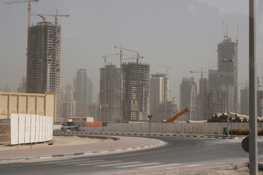 DUBAI: Tett i  tett. Det bygges  høyt og fort i Dubai.