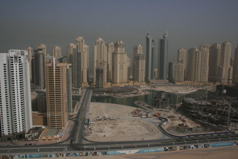 DUBAI: The skyline. Høhus spretter i været i Dubai.