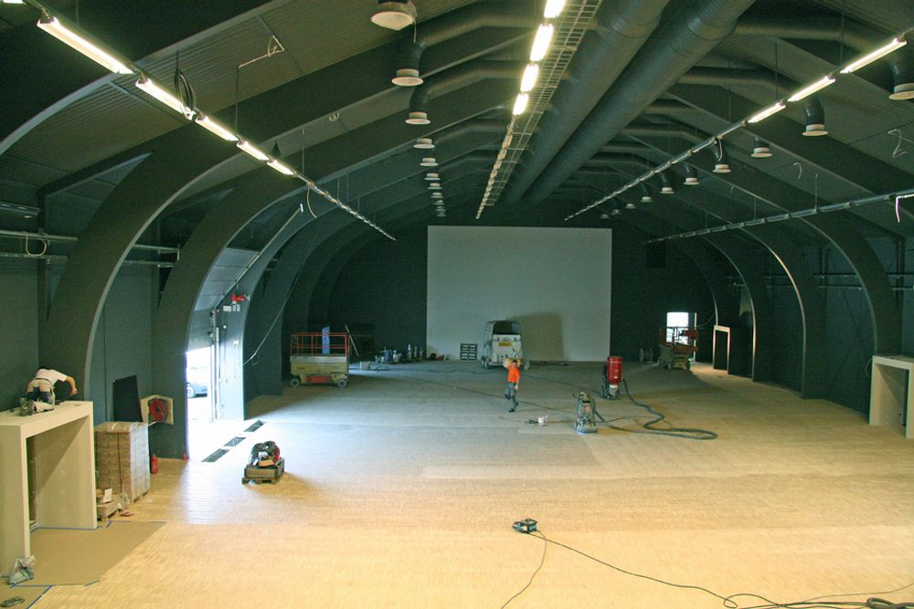 KONFERANSEHALL:
Det er høyt under taket i den nye konferansehallen på Gardermoen. Det krever at luften sirkuleres.