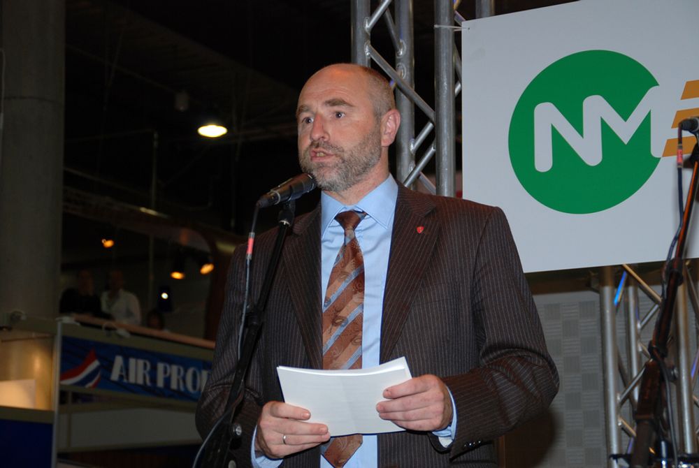 STOR ANDEL: - Offshoreskip utgjør over 85 prosent av ordrebøkene ved norske verft, og derfor er det ikke unaturlig at et slikt fartøy får prisen som årets skip, sa Dag Terje Andersen da han delte ut prisen i formiddag.