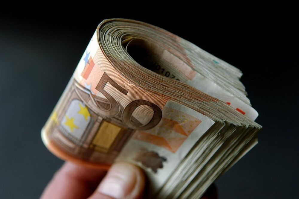 BILLIG: Å betale daglige utgifter i Euro, pund og dollar er ikke så dyrt som man skulle tro.