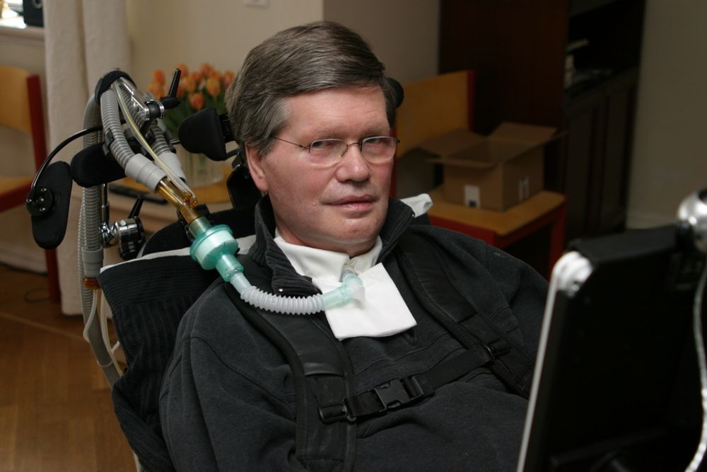 Knut Julius Moskvil er ALS-rammet, men med Rolltalk styrer han rullestollen med øyet, likeså PC, mobiltelefon, TV og mye mer.