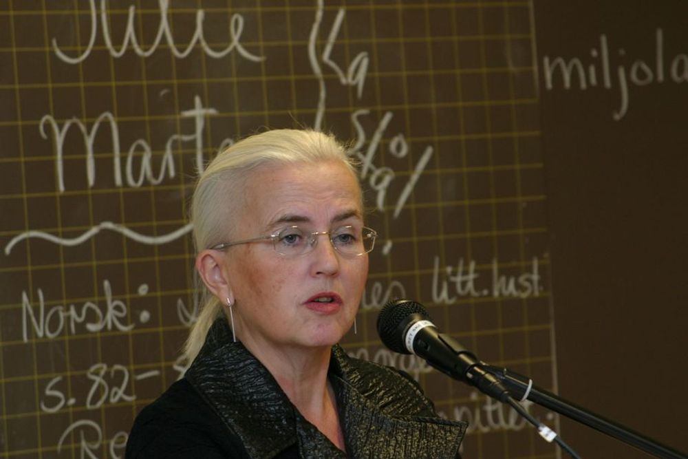 Miljøvernminister Helen Bjørnøy mister ikke nattesøvnen av eks-statsminister Bondeviks miljøutfall mot regjeringen.