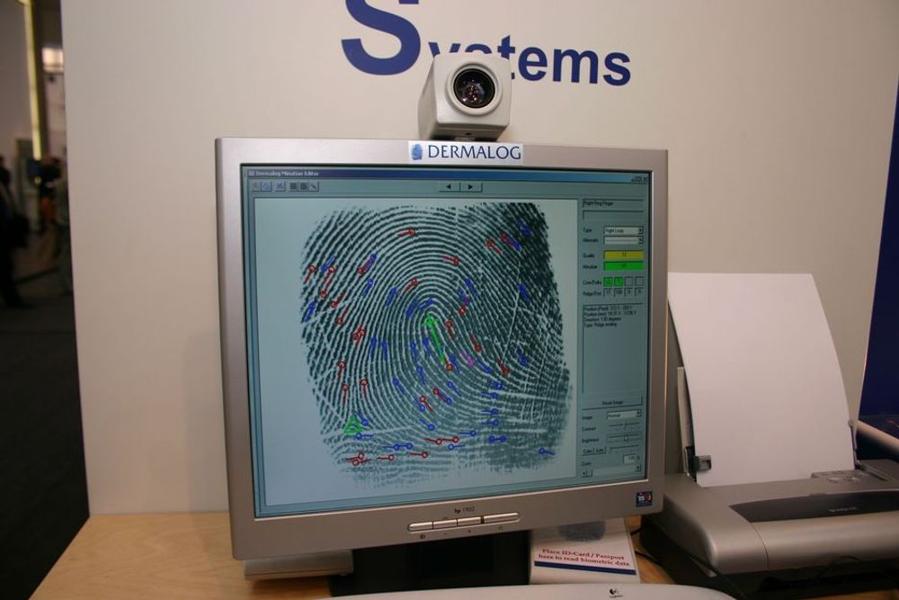 PUNKTER: Innen biometri ser man etter bestemte punkter i et mønster. Disse punktene beskrives med binære tall. Et fingeravtrykk kan bestå av 4000 rekker med nuller og enere.
