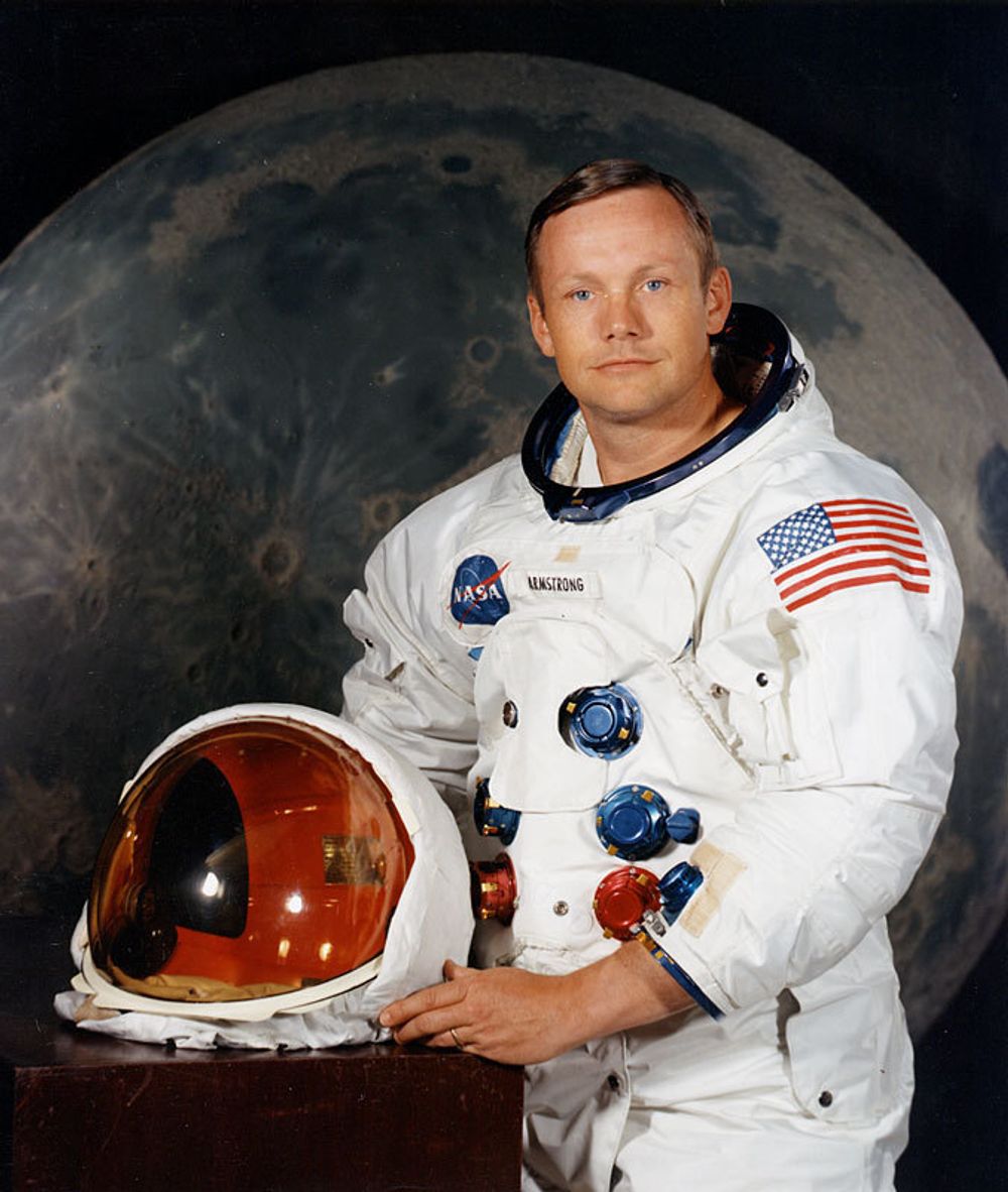 NESTEN 39: Armstrong fotografert før den historiske måneferden. Han var 38 år og 345 dager gammel da han ble skutt opp i rommet med Apollo 11.