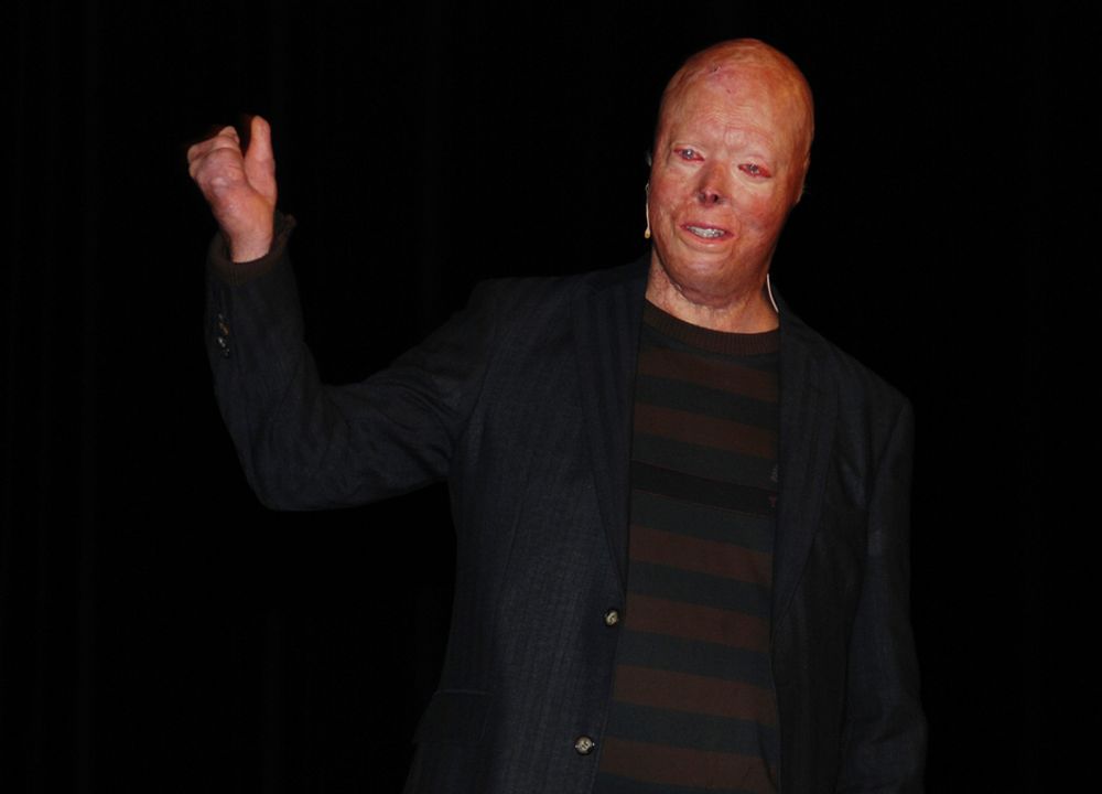 PRESENTERTE: Lasse Gustavson introduserte Neil Armstrong for et fullsatt Oslo Konserthus fredag.