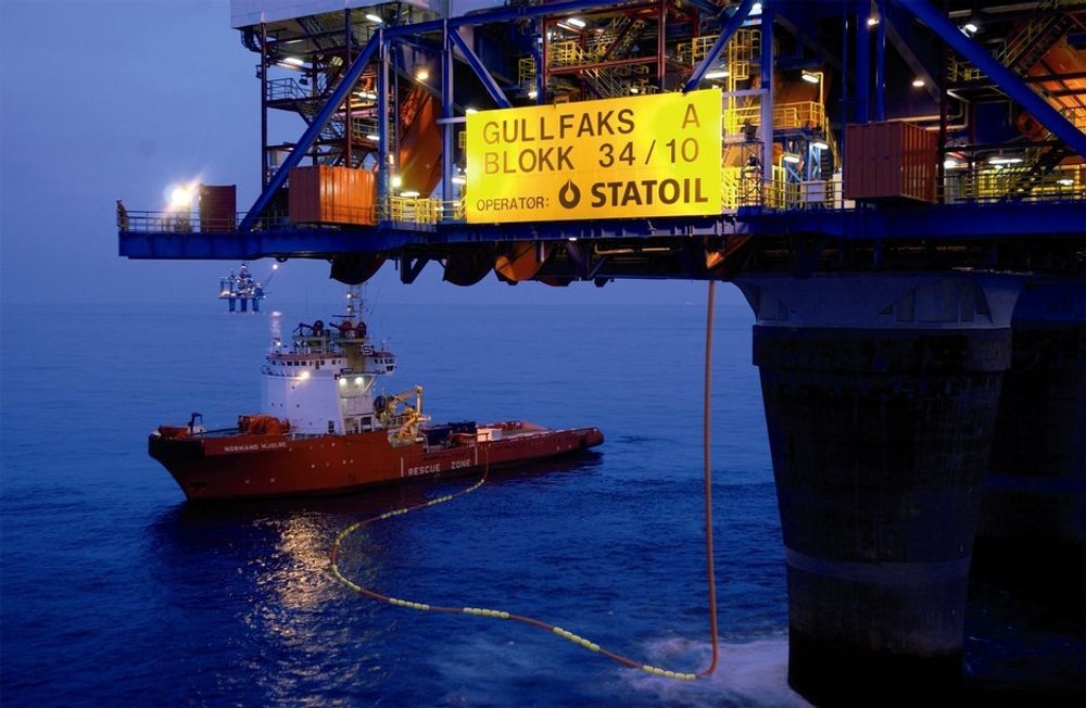 Forsyningsskip utgjør ikke den store trusselen for oljeinstallsjonene.