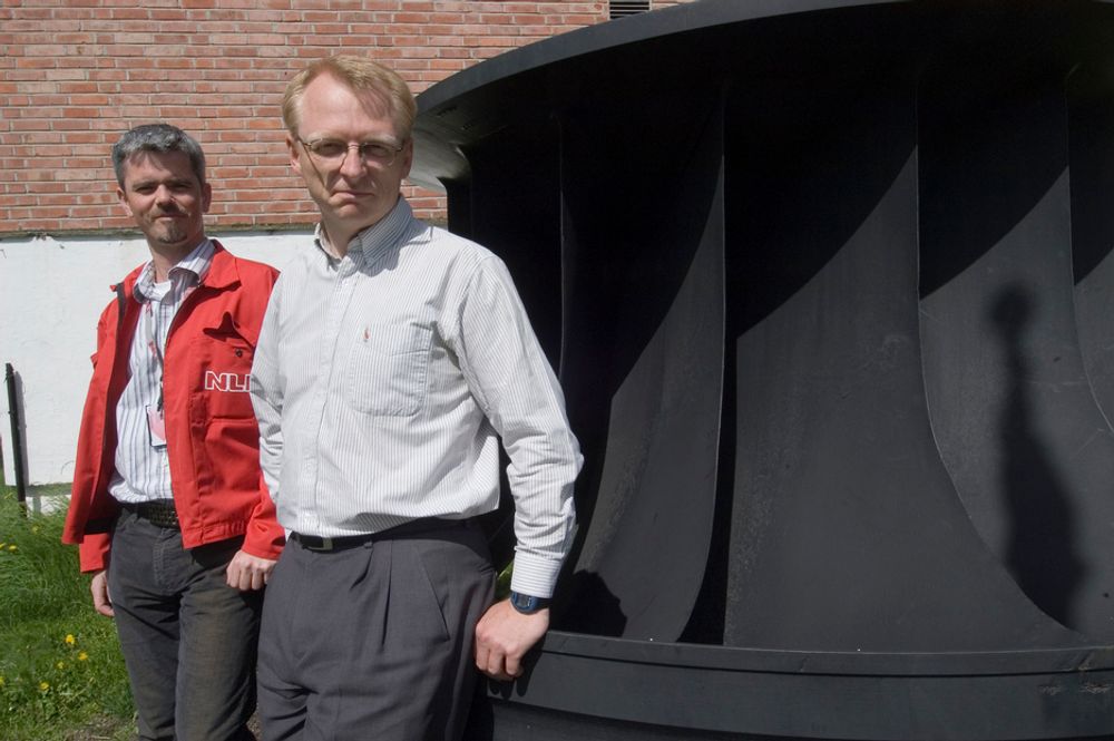 VIDEREFØRES: Over 100 års produksjonshistorie innen vannkraft skal føres videre av NLI Sørumsand Verksted kombinert med andre verkstedsoppdrag, fastslår Leif Thomas Holter (til venstre) og Steinar Faanes.