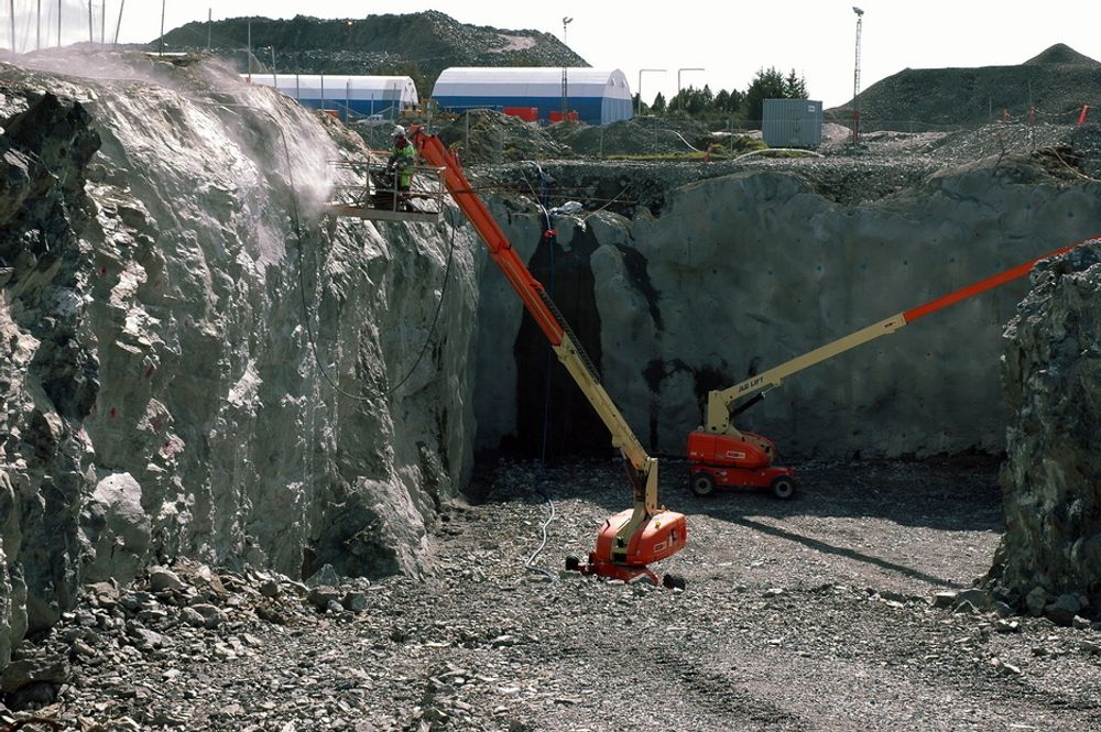 STORT HULL: Testbassenget på Nyhamna er sentralt i det videre arbeidet med Ormen Lange. Her skal piloten testes og utstyret ferdigstilles.