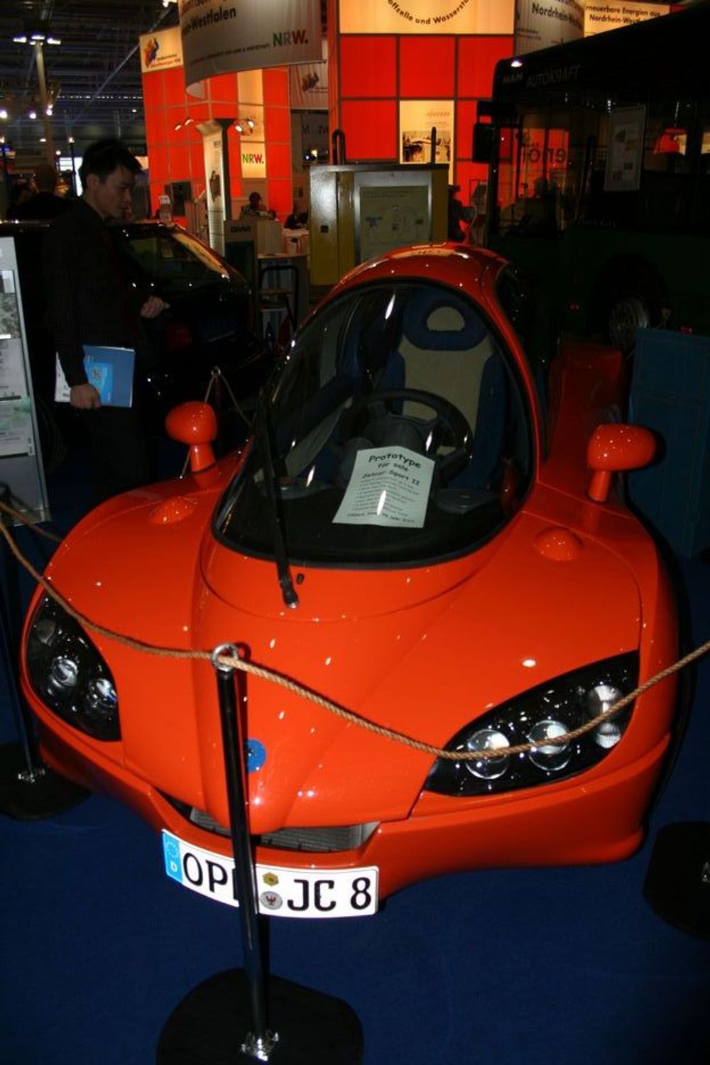 Prototypen Jetcar sport 2 var til salgs for 75 000 Euro. Bilen klarer 100 kilometer per liter bensin. (Ps. Den er ikke jet-drevet)