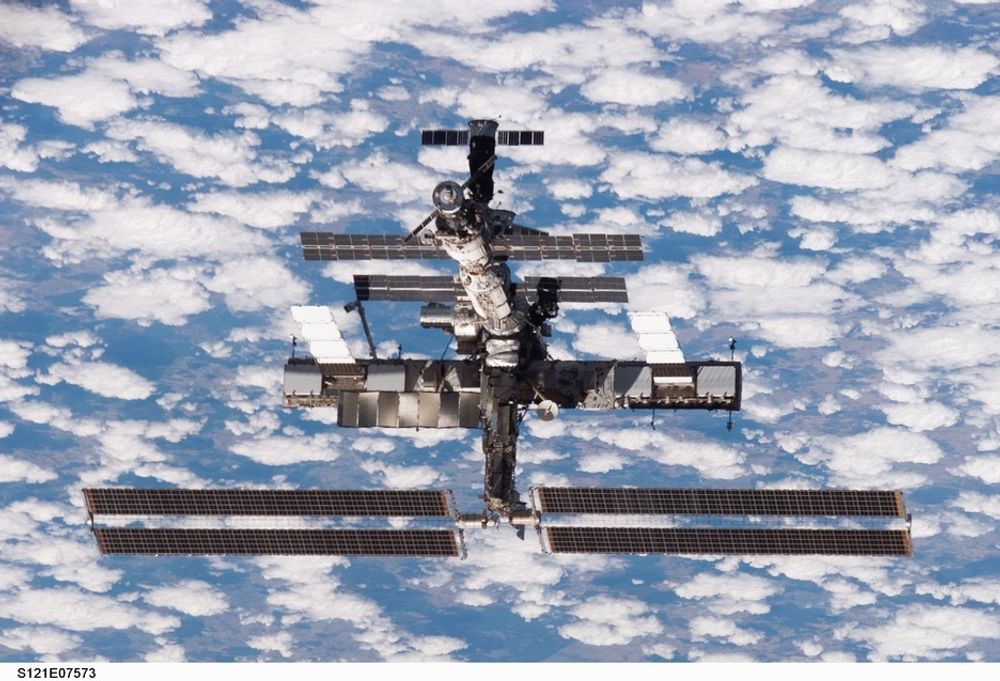 ROMSTASJON: Det befinner seg to amerikanere, en ESA-astronaut og fire russere på romstasjonen, som nå styres fra Housteo. Illustrasjonsbilde.