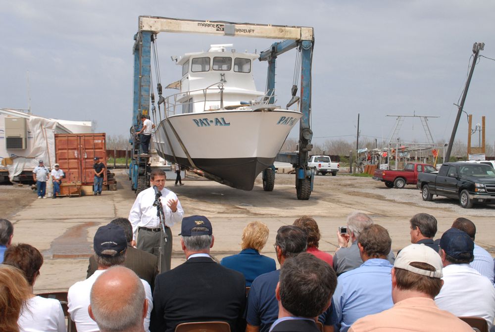 Empire, Louisiana, Mars i år: En 60-tonns småbåtheis tonn er gitt i gave fra byen Valdez til Plaquemine Parish. Så å si hele fiskeflåten her ble utradert.